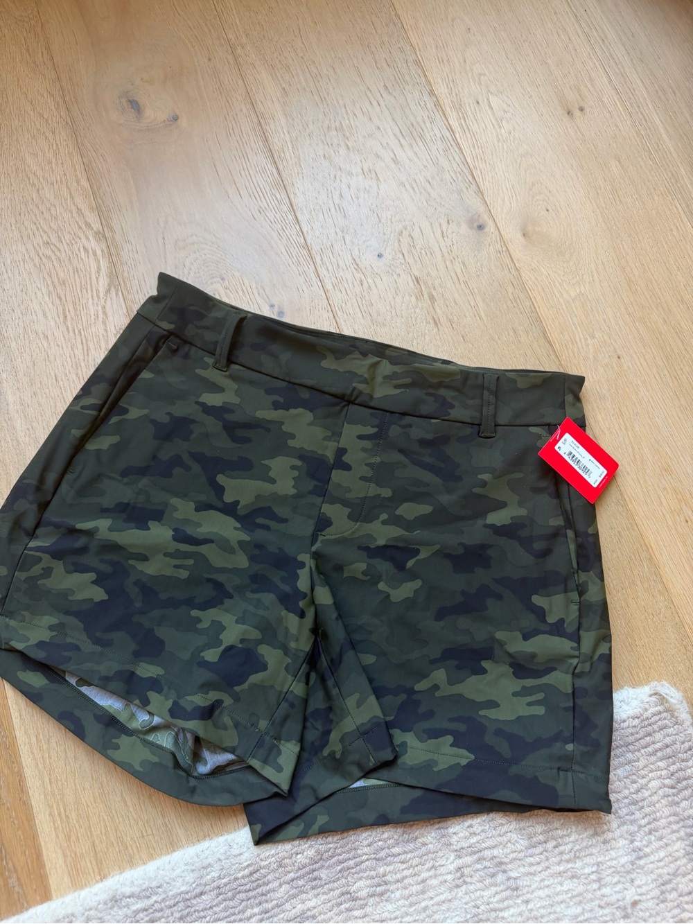SPANX Camo High Waist Shorts - Olive Green size small
